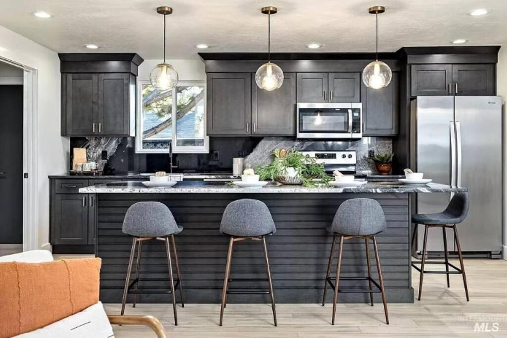 Mid Century Modern Boise-River Bungalow W/ Hot Tub Ngoại thất bức ảnh